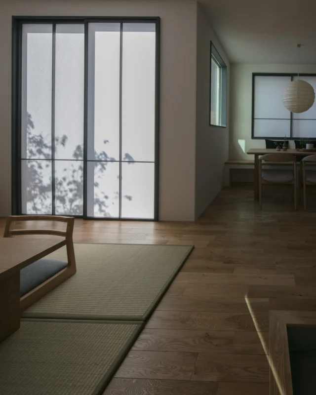 生活のさまざまな瞬間に季節の変わり目を見出せる

hospitality housing

-おもてなしの心を住まいにも-

自然と調和しながら、住まう人々を優しく包み込んでくれる住まい。
それこそが、時を経ても変わらない普遍的な本当の心地良さを育んでくれると考えています。

心を穏やかにしながら、ゆっくりと大切な時間を住み重ねられる、それが私たちイロハの家づくりです。

—————————————

■iroha (@iroha_architects)
奈良県奈良市西木辻町200-23
Tel: 0742-26-7111

—————————————

■モデルハウス

生駒郡斑鳩町 「斑鳩の家」
京都府城陽市 「城陽の家」
奈良県生駒市 「生駒の家」

ご来場予約はHPまたはお電話にて受け付けております。

—————————————

■施工エリア
奈良県、京都府南部、大阪東部、滋賀県南部、三重県南部など

—————————————
#間取り#住宅#インテリア#建築#工務店#いろは工務店#新築#新築一戸建て#注文住宅#新築注文住宅#平屋 #中庭 #塗り壁 #珪藻土 #暮らしを楽しむ#丁寧な暮らし#自然素材の家#家づくり#家づくりアイデア#マイホーム計画#施工例#奈良注文住宅#京都注文住宅#注文住宅#奈良工務店
#housedesign#Nara#architecture#housedesign
#japanarchitecture#interiordesign#design