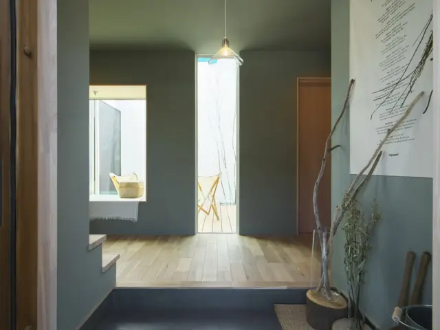 様々な表情を見せてくれる

hospitality housing

-おもてなしの心を住まいにも-

自然と調和しながら、住まう人々を優しく包み込んでくれる住まい。
それこそが、時を経ても変わらない普遍的な本当の心地良さを育んでくれると考えています。

心を穏やかにしながら、ゆっくりと大切な時間を住み重ねられる、それが私たちイロハの家づくりです。

—————————————

■iroha (@iroha_architects)
奈良県奈良市西木辻町200-23
Tel: 0742-26-7111

—————————————

■モデルハウス

生駒郡斑鳩町 「斑鳩の家」
京都府城陽市 「城陽の家」
奈良県生駒市 「生駒の家」

ご来場予約はHPまたはお電話にて受け付けております。

—————————————

■施工エリア
奈良県、京都府南部、大阪東部、滋賀県南部、三重県南部など

—————————————
#間取り#住宅#インテリア#建築#工務店#いろは工務店#新築#新築一戸建て#注文住宅 #新築注文住宅 #二階建て #中庭 #塗り壁 #玄関 #リビング #丁寧な暮らし #自然素材の家 #家づくり #家づくりアイデア#マイホーム計画#施工例#奈良注文住宅#京都注文住宅#注文住宅#奈良工務店
#housedesign#Nara#architecture#housedesign
#japanarchitecture#interiordesign#design