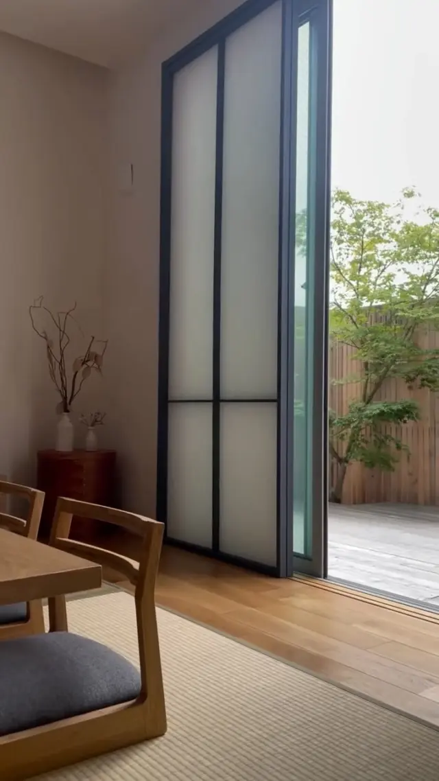 奈良県生駒市 「生駒の家」

hospitality housing

-おもてなしの心を住まいにも-

自然と調和しながら、住まう人々を優しく包み込んでくれる住まい。
それこそが、時を経ても変わらない普遍的な本当の心地良さを育んでくれると考えています。

心を穏やかにしながら、ゆっくりと大切な時間を住み重ねられる、それが私たちイロハの家づくりです。

—————————————

■iroha (@iroha_architects)
奈良県奈良市西木辻町200-23
Tel: 0742-26-7111

—————————————

■モデルハウス

生駒郡斑鳩町 「斑鳩の家」
京都府城陽市 「城陽の家」
奈良県生駒市 「生駒の家」

ご来場予約はHPまたはお電話にて受け付けております。

—————————————

■施工エリア
奈良県、京都府南部、大阪東部、滋賀県南部、三重県南部など

—————————————
#間取り#住宅#インテリア#建築#工務店#いろは工務店#新築#新築一戸建て#注文住宅 #新築注文住宅 #平屋 #和モダン #塗り壁 #庭のある暮らし #丁寧な暮らし #自然素材の家 #家づくり #家づくりアイデア#マイホーム計画#施工例#奈良注文住宅#京都注文住宅#注文住宅#奈良工務店
#housedesign#Nara#architecture#housedesign
#japanarchitecture#interiordesign#design