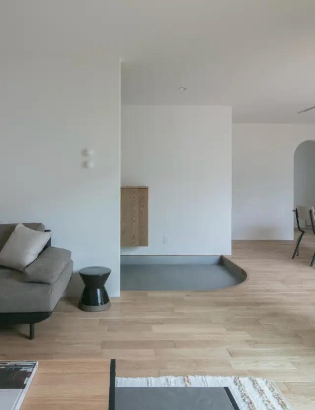手触りの良い家がくれる、穏やかな時間

hospitality housing

-おもてなしの心を住まいにも-

自然と調和しながら、住まう人々を優しく包み込んでくれる住まい。
それこそが、時を経ても変わらない普遍的な本当の心地良さを育んでくれると考えています。

心を穏やかにしながら、ゆっくりと大切な時間を住み重ねられる、それが私たちイロハの家づくりです。

—————————————

■iroha (@iroha_architects)
奈良県奈良市西木辻町200-23
Tel: 0742-26-7111

—————————————

■モデルハウス

生駒郡斑鳩町 「斑鳩の家」
奈良県生駒市 「生駒の家」

ご来場予約はHPまたはお電話にて受け付けております。

—————————————

■施工エリア
奈良県、京都府南部、大阪東部、滋賀県南部、三重県南部など

—————————————
#間取り#住宅#インテリア#建築#工務店#いろは工務店#新築#新築一戸建て#注文住宅 #新築注文住宅 #新築デザイン #平屋 #玄関 #r框 #塗り壁 #丁寧な暮らし #自然素材の家 #設計施工 #自由設計 #設計デザイン #施工事例 #奈良注文住宅 #京都注文住宅 #注文住宅 #奈良工務店 
#housedesign#Nara#architecture#housedesign
#japanarchitecture#interiordesign#design