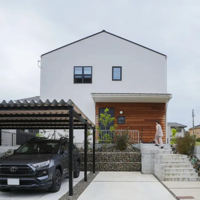時が良い家に育ててくれる

hospitality housing

-おもてなしの心を住まいにも-

自然と調和しながら、住まう人々を優しく包み込んでくれる住まい。
それこそが、時を経ても変わらない普遍的な本当の心地良さを育んでくれると考えています。

心を穏やかにしながら、ゆっくりと大切な時間を住み重ねられる、それが私たちイロハの家づくりです。

—————————————

■iroha (@iroha_architects)
奈良県奈良市西木辻町200-23
Tel: 0742-26-7111

—————————————

■モデルハウス

生駒郡斑鳩町 「斑鳩の家」
奈良県生駒市 「生駒の家」

ご来場予約はHPまたはお電話にて受け付けております。

—————————————

■施工エリア
奈良県、京都府南部、大阪東部、滋賀県南部、三重県南部など

—————————————
#間取り#住宅#インテリア#建築#工務店#いろは工務店#新築#新築一戸建て#注文住宅 #新築注文住宅 #新築デザイン #2階建て #外観 #漆喰 #塗り壁 #丁寧な暮らし #自然素材の家 #設計施工 #自由設計 #設計デザイン #施工事例 #奈良注文住宅 #京都注文住宅 #注文住宅 #奈良工務店 
#housedesign#Nara#architecture#housedesign
#japanarchitecture#interiordesign#design
