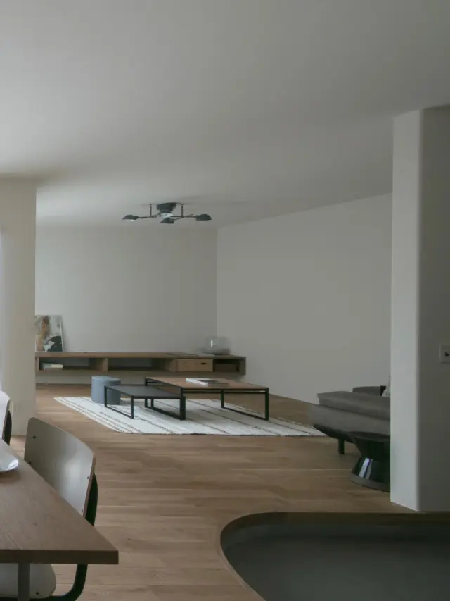 空間を繋ぐ

hospitality housing

-おもてなしの心を住まいにも-

自然と調和しながら、住まう人々を優しく包み込んでくれる住まい。
それこそが、時を経ても変わらない普遍的な本当の心地良さを育んでくれると考えています。

心を穏やかにしながら、ゆっくりと大切な時間を住み重ねられる、それが私たちイロハの家づくりです。

—————————————

■iroha (@iroha_architects)
奈良県奈良市西木辻町200-23
Tel: 0742-26-7111

—————————————

■モデルハウス

生駒郡斑鳩町 「斑鳩の家」
奈良県生駒市 「生駒の家」

ご来場予約はHPまたはお電話にて受け付けております。

—————————————

■施工エリア
奈良県、京都府南部、大阪東部、滋賀県南部、三重県南部など

—————————————
#間取り#住宅#インテリア#建築#工務店#いろは工務店#新築#新築一戸建て#注文住宅 #新築注文住宅 #新築デザイン #平屋 #リビング #造作家具 #塗り壁 #丁寧な暮らし #自然素材の家 #設計施工 #自由設計 #設計デザイン #施工事例 #奈良注文住宅 #京都注文住宅 #注文住宅 #奈良工務店 
#housedesign#Nara#architecture#housedesign
#japanarchitecture#interiordesign#design
