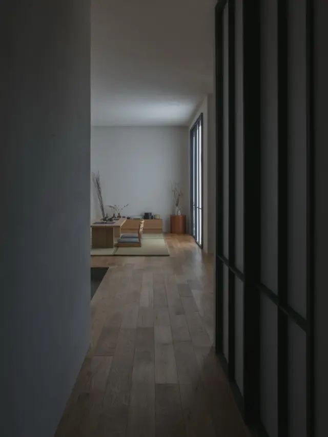 シンプルで自由な住まい

hospitality housing

-おもてなしの心を住まいにも-

自然と調和しながら、住まう人々を優しく包み込んでくれる住まい。
それこそが、時を経ても変わらない普遍的な本当の心地良さを育んでくれると考えています。

心を穏やかにしながら、ゆっくりと大切な時間を住み重ねられる、それが私たちイロハの家づくりです。

—————————————

■iroha (@iroha_architects)
奈良県奈良市西木辻町200-23
Tel: 0742-26-7111

—————————————

■モデルハウス

生駒郡斑鳩町 「斑鳩の家」
奈良県生駒市 「生駒の家」

ご来場予約はHPまたはお電話にて受け付けております。

—————————————

■施工エリア
奈良県、京都府南部、大阪東部、滋賀県南部、三重県南部など

—————————————
#間取り#住宅#インテリア#建築#工務店#いろは工務店#新築 #注文住宅 #新築注文住宅 #新築デザイン #平屋 #廊下 #玄関 #珪藻土 #塗り壁 #丁寧な暮らし #自然素材の家 #設計施工 #自由設計 #設計デザイン #施工事例 #奈良注文住宅 #京都注文住宅 #注文住宅 #奈良工務店 
#housedesign#Nara#architecture#housedesign
#japanarchitecture#interiordesign#design