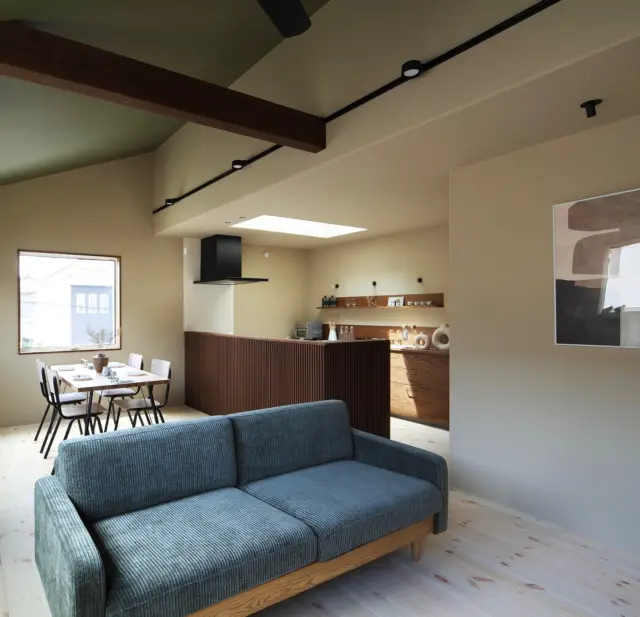 光溢れる空間

hospitality housing

-おもてなしの心を住まいにも-

自然と調和しながら、住まう人々を優しく包み込んでくれる住まい。
それこそが、時を経ても変わらない普遍的な本当の心地良さを育んでくれると考えています。

心を穏やかにしながら、ゆっくりと大切な時間を住み重ねられる、それが私たちイロハの家づくりです。

—————————————

■iroha (@iroha_architects)
奈良県奈良市西木辻町200-23
Tel: 0742-26-7111

—————————————

■モデルハウス

生駒郡斑鳩町 「斑鳩の家」
奈良県生駒市 「生駒の家」

ご来場予約はHPまたはお電話にて受け付けております。

—————————————

■施工エリア
奈良県、京都府南部、大阪東部、滋賀県南部、三重県南部など

—————————————
#間取り#住宅#インテリア#建築#工務店#いろは工務店#新築 #注文住宅 #新築注文住宅 #新築デザイン #二階建て #リビング #キッチン #珪藻土 #塗り壁 #丁寧な暮らし #自然素材の家 #設計施工 #自由設計 #設計デザイン #施工事例 #奈良注文住宅 #京都注文住宅 #注文住宅 #奈良工務店 
#housedesign#Nara#architecture#housedesign
#japanarchitecture#interiordesign#design