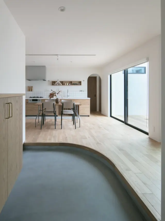 空間をつなぐ

hospitality housing

-おもてなしの心を住まいにも-

自然と調和しながら、住まう人々を優しく包み込んでくれる住まい。
それこそが、時を経ても変わらない普遍的な本当の心地良さを育んでくれると考えています。

心を穏やかにしながら、ゆっくりと大切な時間を住み重ねられる、それが私たちイロハの家づくりです。

—————————————

■iroha (@iroha_architects)
奈良県奈良市西木辻町200-23
Tel: 0742-26-7111

—————————————

■モデルハウス

生駒郡斑鳩町 「斑鳩の家」
奈良県生駒市 「生駒の家」

ご来場予約はHPまたはお電話にて受け付けております。

—————————————

■施工エリア
奈良県、京都府南部、大阪東部、滋賀県南部、三重県南部など

—————————————
#間取り#住宅#インテリア#建築#工務店#いろは工務店#新築#新築一戸建て#注文住宅 #新築注文住宅 #新築デザイン #r框 #玄関 #中庭 #平屋 #丁寧な暮らし #自然素材の家 #設計施工 #自由設計 #設計デザイン #施工事例 #奈良注文住宅 #京都注文住宅 #注文住宅 #奈良工務店 
#housedesign#Nara#architecture#housedesign
#japanarchitecture#interiordesign#design