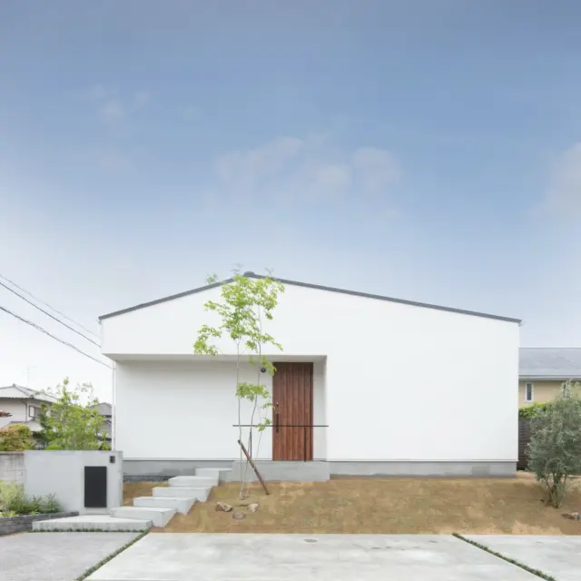 こだわりを形に

hospitality housing

-おもてなしの心を住まいにも-

自然と調和しながら、住まう人々を優しく包み込んでくれる住まい。
それこそが、時を経ても変わらない普遍的な本当の心地良さを育んでくれると考えています。

心を穏やかにしながら、ゆっくりと大切な時間を住み重ねられる、それが私たちイロハの家づくりです。

—————————————

■iroha (@iroha_architects)
奈良県奈良市西木辻町200-23
Tel: 0742-26-7111

—————————————

■モデルハウス

生駒郡斑鳩町 「斑鳩の家」
奈良県生駒市 「生駒の家」

ご来場予約はHPまたはお電話にて受け付けております。

—————————————

■施工エリア
奈良県、京都府南部、大阪東部、滋賀県南部、三重県南部など

—————————————
#間取り#住宅#インテリア#建築#工務店#いろは工務店#新築#新築一戸建て#注文住宅 #新築注文住宅 #新築デザイン #平屋 #外観 #漆喰 #塗り壁 #丁寧な暮らし #自然素材の家 #設計施工 #自由設計 #設計デザイン #施工事例 #奈良注文住宅 #京都注文住宅 #注文住宅 #奈良工務店 
#housedesign#Nara#architecture#housedesign
#japanarchitecture#interiordesign#design