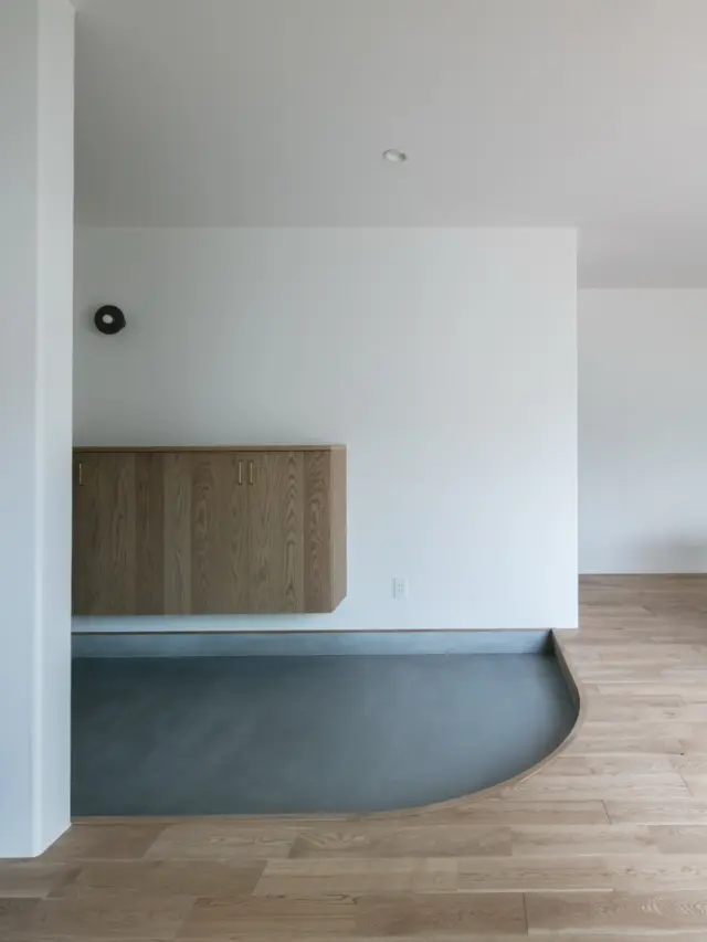 余白を感じる

hospitality housing

-おもてなしの心を住まいにも-

自然と調和しながら、住まう人々を優しく包み込んでくれる住まい。
それこそが、時を経ても変わらない普遍的な本当の心地良さを育んでくれると考えています。

心を穏やかにしながら、ゆっくりと大切な時間を住み重ねられる、それが私たちイロハの家づくりです。

—————————————

■iroha (@iroha_architects)
奈良県奈良市西木辻町200-23
Tel: 0742-26-7111

—————————————

■モデルハウス

奈良県生駒市 「生駒の家」

ご来場予約はHPまたはお電話にて受け付けております。

—————————————

■施工エリア
奈良県、京都府南部、大阪東部、滋賀県南部、三重県南部など

—————————————
#奈良 #玄関 #建築 #注文住宅 #平屋