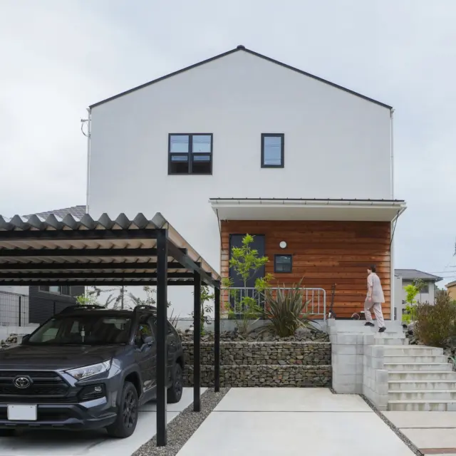 素材が語る、やさしい外観

hospitality housing

-おもてなしの心を住まいにも-

自然と調和しながら、住まう人々を優しく包み込んでくれる住まい。
それこそが、時を経ても変わらない普遍的な本当の心地良さを育んでくれると考えています。

心を穏やかにしながら、ゆっくりと大切な時間を住み重ねられる、それが私たちイロハの家づくりです。

—————————————

■iroha (@iroha_architects)
奈良県奈良市西木辻町200-23
Tel: 0742-26-7111

—————————————

■モデルハウス

奈良県生駒市 「生駒の家」

ご来場予約はHPまたはお電話にて受け付けております。

—————————————

■施工エリア
奈良県、京都府南部、大阪東部、滋賀県南部、三重県南部など

—————————————
#奈良 #外観 #建築 #注文住宅 #2階建て