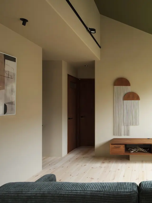 統一感のある空間

hospitality housing

-おもてなしの心を住まいにも-

自然と調和しながら、住まう人々を優しく包み込んでくれる住まい。
それこそが、時を経ても変わらない普遍的な本当の心地良さを育んでくれると考えています。

心を穏やかにしながら、ゆっくりと大切な時間を住み重ねられる、それが私たちイロハの家づくりです。

—————————————

■iroha (@iroha_architects)
奈良県奈良市西木辻町200-23
Tel: 0742-26-7111

—————————————

■モデルハウス

奈良県生駒市 「生駒の家」

ご来場予約はHPまたはお電話にて受け付けております。

—————————————

■施工エリア
奈良県、京都府南部、大阪東部、滋賀県南部、三重県南部など

—————————————
#奈良 #リビング #建築 #注文住宅 #2階建て