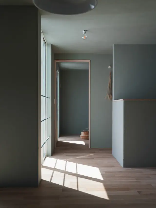 中庭のある暮らし

hospitality housing

-おもてなしの心を住まいにも-

自然と調和しながら、住まう人々を優しく包み込んでくれる住まい。
それこそが、時を経ても変わらない普遍的な本当の心地良さを育んでくれると考えています。

心を穏やかにしながら、ゆっくりと大切な時間を住み重ねられる、それが私たちイロハの家づくりです。

—————————————

■iroha (@iroha_architects)
奈良県奈良市西木辻町200-23
Tel: 0742-26-7111

—————————————

■モデルハウス
奈良県生駒市 「生駒の家」

ご来場予約はHPまたはお電話にて受け付けております。

—————————————

■施工エリア
奈良県、京都府南部、大阪東部、滋賀県南部、三重県南部など

—————————————
#奈良 #中庭のある暮らし #建築 #注文住宅 #二階建て