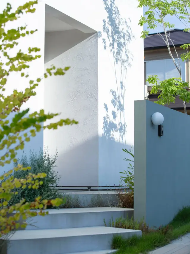 シンプルで遊び心のあるお家

hospitality housing

-おもてなしの心を住まいにも-

自然と調和しながら、住まう人々を優しく包み込んでくれる住まい。
それこそが、時を経ても変わらない普遍的な本当の心地良さを育んでくれると考えています。

心を穏やかにしながら、ゆっくりと大切な時間を住み重ねられる、それが私たちイロハの家づくりです。

—————————————

■iroha (@iroha_architects)
奈良県奈良市西木辻町200-23
Tel: 0742-26-7111

—————————————

■モデルハウス
奈良県生駒市 「生駒の家」

ご来場予約はHPまたはお電話にて受け付けております。

—————————————

■施工エリア
奈良県、京都府南部、大阪東部、滋賀県南部、三重県南部など

—————————————
#外観 #外構 #建築 #注文住宅 #漆喰