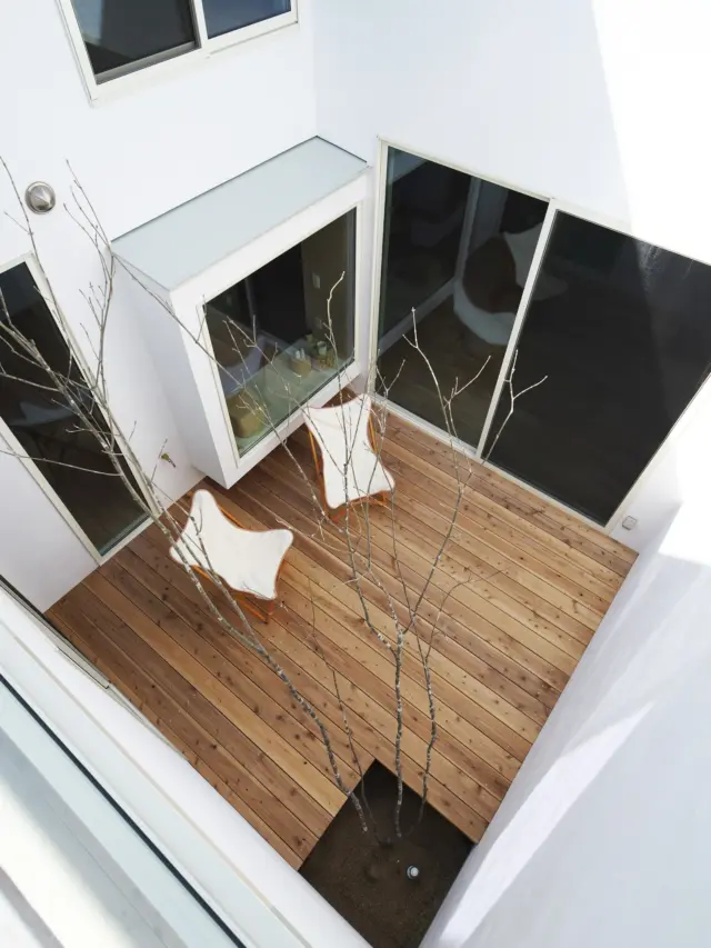 日常が特別になる

hospitality housing

-おもてなしの心を住まいにも-

自然と調和しながら、住まう人々を優しく包み込んでくれる住まい。
それこそが、時を経ても変わらない普遍的な本当の心地良さを育んでくれると考えています。

心を穏やかにしながら、ゆっくりと大切な時間を住み重ねられる、それが私たちイロハの家づくりです。

—————————————

■iroha (@iroha_architects)
奈良県奈良市西木辻町200-23
Tel: 0742-26-7111

—————————————

■モデルハウス
奈良県生駒市 「生駒の家」

ご来場予約はHPまたはお電話にて受け付けております。

—————————————

■施工エリア
奈良県、京都府南部、大阪東部、滋賀県南部、三重県南部など

—————————————
#奈良 #中庭のある暮らし #建築 #注文住宅 #二階建て