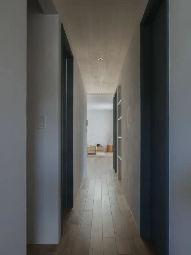 素足で歩きたくなる家

hospitality housing

-おもてなしの心を住まいにも-

自然と調和しながら、住まう人々を優しく包み込んでくれる住まい。
それこそが、時を経ても変わらない普遍的な本当の心地良さを育んでくれると考えています。

心を穏やかにしながら、ゆっくりと大切な時間を住み重ねられる、それが私たちイロハの家づくりです。

—————————————

■iroha (@iroha_architects)
奈良県奈良市西木辻町200-23
Tel: 0742-26-7111

—————————————

■モデルハウス
奈良県生駒市 「生駒の家」

ご来場予約はHPまたはお電話にて受け付けております。

—————————————

■施工エリア
奈良県、京都府南部、大阪東部、滋賀県南部、三重県南部など

—————————————
#廊下 #無垢床 #建築 #注文住宅 #平屋