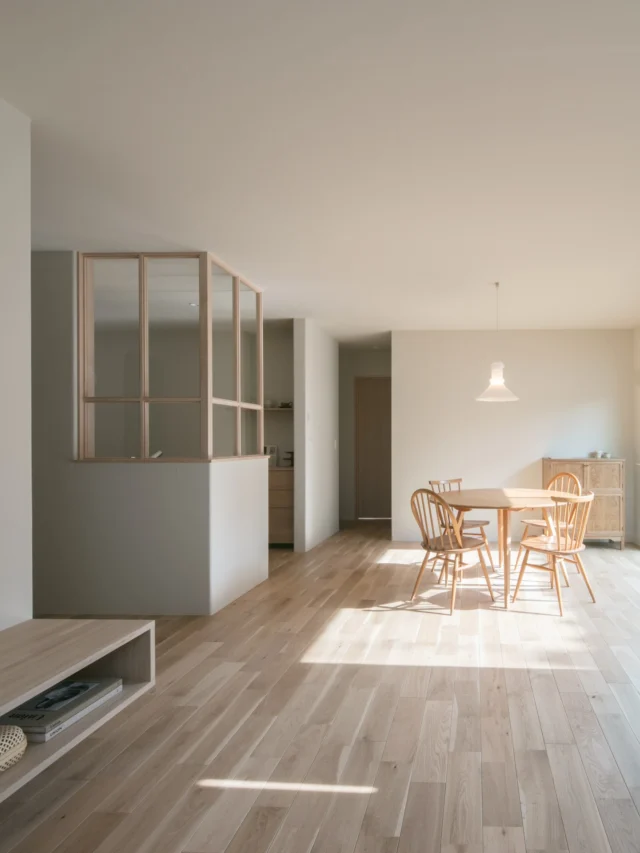 やさしさを形にする

hospitality housing

-おもてなしの心を住まいにも-

自然と調和しながら、住まう人々を優しく包み込んでくれる住まい。
それこそが、時を経ても変わらない普遍的な本当の心地良さを育んでくれると考えています。

心を穏やかにしながら、ゆっくりと大切な時間を住み重ねられる、それが私たちイロハの家づくりです。

—————————————

■iroha (@iroha_architects)
奈良県奈良市西木辻町200-23
Tel: 0742-26-7111

—————————————

■モデルハウス
奈良県生駒市 「生駒の家」

ご来場予約はHPまたはお電話にて受け付けております。

—————————————

■施工エリア
奈良県、京都府南部、大阪東部、滋賀県南部、三重県南部など

—————————————
#無垢床 #塗り壁 #建築 #注文住宅 #平屋