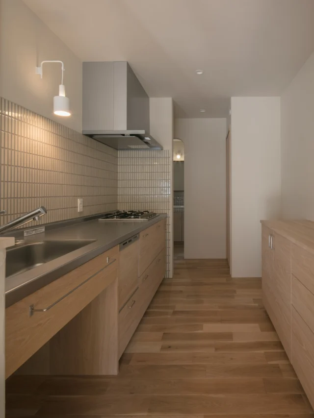 日々を彩る

hospitality housing

-おもてなしの心を住まいにも-

自然と調和しながら、住まう人々を優しく包み込んでくれる住まい。
それこそが、時を経ても変わらない普遍的な本当の心地良さを育んでくれると考えています。

心を穏やかにしながら、ゆっくりと大切な時間を住み重ねられる、それが私たちイロハの家づくりです。

—————————————

■iroha (@iroha_architects)
奈良県奈良市西木辻町200-23
Tel: 0742-26-7111

—————————————

■モデルハウス
奈良県生駒市 「生駒の家」

ご来場予約はHPまたはお電話にて受け付けております。

—————————————

■施工エリア
奈良県、京都府南部、大阪東部、滋賀県南部、三重県南部など

—————————————
#平屋 #室内窓 #建築 #注文住宅 #キッチン