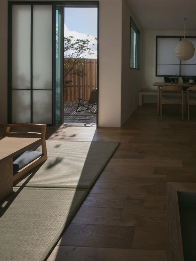 朝のときめき

hospitality housing

-おもてなしの心を住まいにも-

自然と調和しながら、住まう人々を優しく包み込んでくれる住まい。
それこそが、時を経ても変わらない普遍的な本当の心地良さを育んでくれると考えています。

心を穏やかにしながら、ゆっくりと大切な時間を住み重ねられる、それが私たちイロハの家づくりです。

—————————————

■iroha (@iroha_architects)
奈良県奈良市西木辻町200-23
Tel: 0742-26-7111

—————————————

■モデルハウス
奈良県生駒市 「生駒の家」

ご来場予約はHPまたはお電話にて受け付けております。

—————————————

■施工エリア
奈良県、京都府南部、大阪東部、滋賀県南部、三重県南部など

—————————————
#塗り壁 #障子 #建築 #注文住宅 #リビング