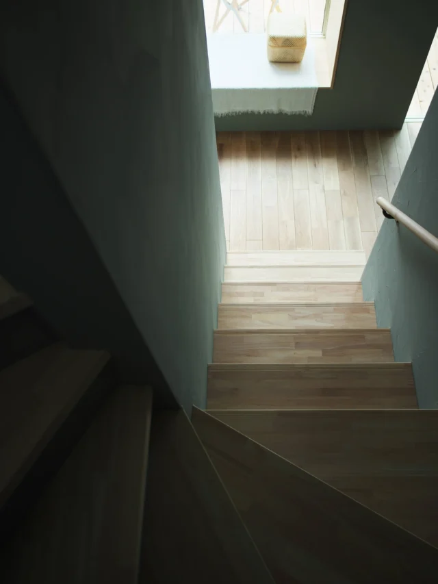 細部に宿る心地よさ

hospitality housing

-おもてなしの心を住まいにも-

自然と調和しながら、住まう人々を優しく包み込んでくれる住まい。
それこそが、時を経ても変わらない普遍的な本当の心地良さを育んでくれると考えています。

心を穏やかにしながら、ゆっくりと大切な時間を住み重ねられる、それが私たちイロハの家づくりです。

—————————————

■iroha (@iroha_architects)
奈良県奈良市西木辻町200-23
Tel: 0742-26-7111

—————————————

■モデルハウス
奈良県奈良市「西大寺の家」
奈良県生駒市 「生駒の家」

ご来場予約はHPまたはお電話にて受け付けております。

—————————————

■施工エリア
奈良県、京都府南部、大阪東部、滋賀県南部、三重県南部など

—————————————
#塗り壁 #階段 #建築 #注文住宅 #中庭のある暮らし