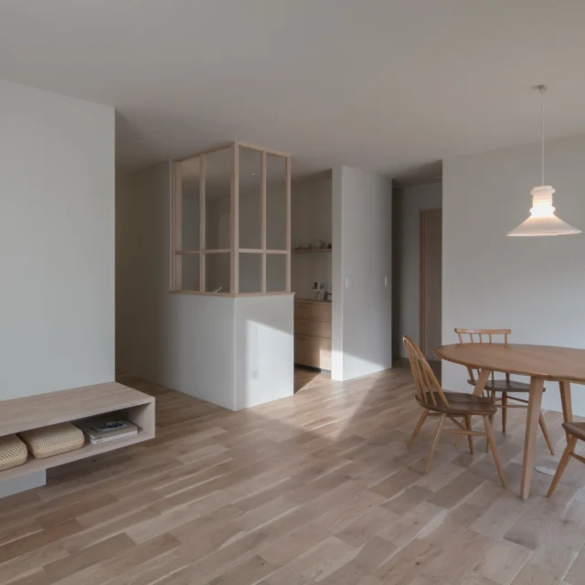 自然が生活を豊かにする

hospitality housing

-おもてなしの心を住まいにも-

自然と調和しながら、住まう人々を優しく包み込んでくれる住まい。
それこそが、時を経ても変わらない普遍的な本当の心地良さを育んでくれると考えています。

心を穏やかにしながら、ゆっくりと大切な時間を住み重ねられる、それが私たちイロハの家づくりです。

—————————————

■iroha (@iroha_architects)
奈良県奈良市西木辻町200-23
Tel: 0742-26-7111

—————————————

■モデルハウス
奈良県奈良市「西大寺の家」
奈良県生駒市 「生駒の家」

ご来場予約はHPまたはお電話にて受け付けております。

—————————————

■施工エリア
奈良県、京都府南部、大阪東部、滋賀県南部、三重県南部など

—————————————
#塗り壁 #リビング #建築 #注文住宅 #平屋