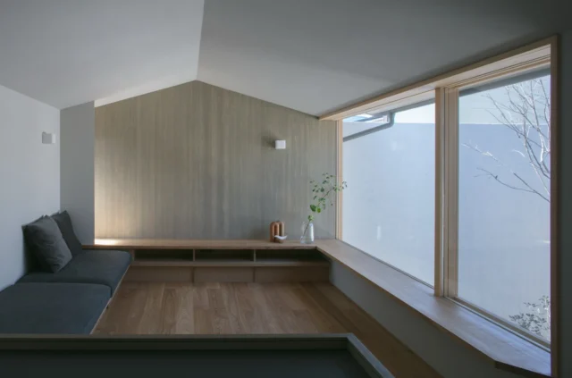 心を満たす住まい

hospitality housing

-おもてなしの心を住まいにも-

自然と調和しながら、住まう人々を優しく包み込んでくれる住まい。
それこそが、時を経ても変わらない普遍的な本当の心地良さを育んでくれると考えています。

心を穏やかにしながら、ゆっくりと大切な時間を住み重ねられる、それが私たちイロハの家づくりです。

—————————————

■iroha (@iroha_architects)
奈良県奈良市西木辻町200-23
Tel: 0742-26-7111

—————————————

■モデルハウス
奈良県奈良市「西大寺の家」
奈良県生駒市 「生駒の家」

ご来場予約はHPまたはお電話にて受け付けております。

—————————————

■施工エリア
奈良県、京都府南部、大阪東部、滋賀県南部、三重県南部など

—————————————
#2階建て #塗り壁 #建築 #注文住宅 #2階リビング