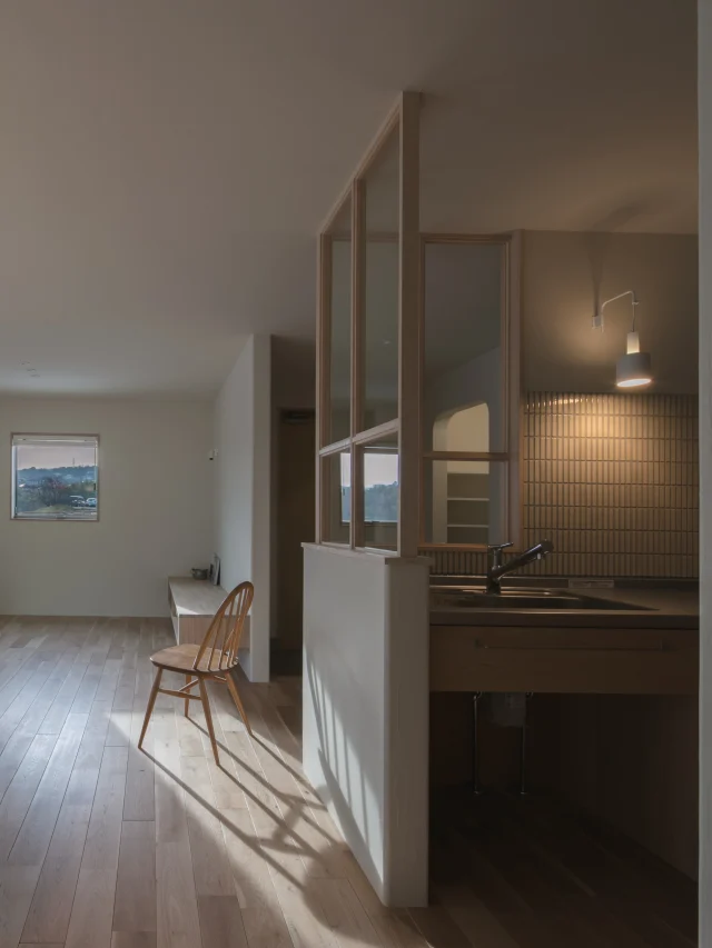 時間の流れを愉しむ

hospitality housing

-おもてなしの心を住まいにも-

自然と調和しながら、住まう人々を優しく包み込んでくれる住まい。
それこそが、時を経ても変わらない普遍的な本当の心地良さを育んでくれると考えています。

心を穏やかにしながら、ゆっくりと大切な時間を住み重ねられる、それが私たちイロハの家づくりです。

—————————————

■iroha (@iroha_architects)
奈良県奈良市西木辻町200-23
Tel: 0742-26-7111

—————————————

■モデルハウス
奈良県奈良市「西大寺の家」
奈良県生駒市 「生駒の家」

ご来場予約はHPまたはお電話にて受け付けております。

—————————————

■施工エリア
奈良県、京都府南部、大阪東部、滋賀県南部、三重県南部など

—————————————
#設計 #塗り壁 #建築 #注文住宅 #リビング