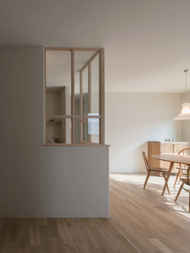 家族に合った暮らし

hospitality housing

-おもてなしの心を住まいにも-

自然と調和しながら、住まう人々を優しく包み込んでくれる住まい。
それこそが、時を経ても変わらない普遍的な本当の心地良さを育んでくれると考えています。

心を穏やかにしながら、ゆっくりと大切な時間を住み重ねられる、それが私たちイロハの家づくりです。

—————————————

■iroha (@iroha_architects)
奈良県奈良市西木辻町200-23
Tel: 0742-26-7111

—————————————

■モデルハウス
奈良県奈良市「西大寺の家」
奈良県生駒市 「生駒の家」

ご来場予約はHPまたはお電話にて受け付けております。

—————————————

■施工エリア
奈良県、京都府南部、大阪東部、滋賀県南部、三重県南部など

—————————————
#ダイニング #塗り壁 #建築 #注文住宅 #キッチン