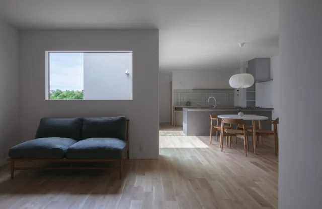 日常を整える

ー
hospitality housing

-おもてなしの心を住まいにも-

自然と調和しながら、住まう人々を優しく包み込んでくれる住まい。
それこそが、時を経ても変わらない普遍的な本当の心地良さを育んでくれると考えています。

心を穏やかにしながら、ゆっくりと大切な時間を住み重ねられる、それが私たちイロハの家づくりです。

—————————————

■iroha (@iroha_architects)
奈良県奈良市西木辻町200-23
Tel: 0742-26-7111

—————————————

■モデルハウス
奈良県奈良市「西大寺の家」
奈良県生駒市「生駒スタジオ」

ご来場予約はHPまたはお電話にて受け付けております。

—————————————

■施工エリア
奈良県、京都府南部、大阪東部、滋賀県南部、三重県南部など

—————————————
#塗り壁 #住まい #建築 #注文住宅 #リビング