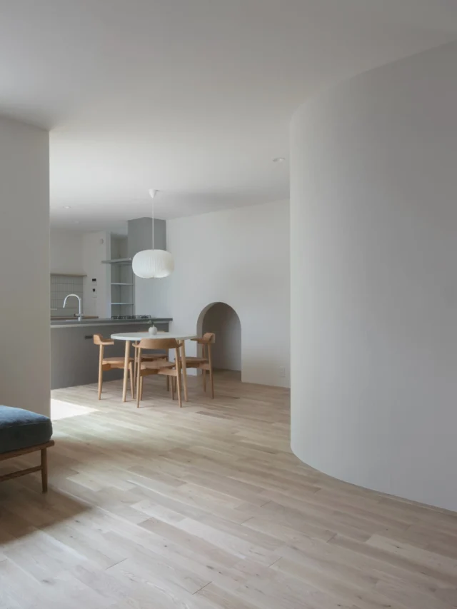 優しくつながる

ー
hospitality housing

-おもてなしの心を住まいにも-

自然と調和しながら、住まう人々を優しく包み込んでくれる住まい。
それこそが、時を経ても変わらない普遍的な本当の心地良さを育んでくれると考えています。

心を穏やかにしながら、ゆっくりと大切な時間を住み重ねられる、それが私たちイロハの家づくりです。

—————————————

■iroha (@iroha_architects)
奈良県奈良市西木辻町200-23
Tel: 0742-26-7111

—————————————

■モデルハウス
奈良県奈良市「西大寺の家」
奈良県生駒市「生駒スタジオ」

ご来場予約はHPまたはお電話にて受け付けております。

—————————————

■施工エリア
奈良県、京都府南部、大阪東部、滋賀県南部、三重県南部など

—————————————
#塗り壁  #設計 #建築 #注文住宅 #ダイニング