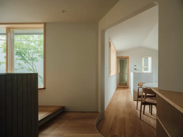 ゆるやかにつながる

photo @tatsuyatabii 

ー
hospitality housing

-おもてなしの心を住まいにも-

自然と調和しながら、住まう人々を優しく包み込んでくれる住まい。
それこそが、時を経ても変わらない普遍的な本当の心地良さを育んでくれると考えています。

心を穏やかにしながら、ゆっくりと大切な時間を住み重ねられる、それが私たちイロハの家づくりです。

—————————————

■iroha (@iroha_architects)
奈良県奈良市西木辻町200-23
Tel: 0742-26-7111

—————————————

■モデルハウス
奈良県奈良市「西大寺の家」
奈良県生駒市「生駒スタジオ」

ご来場予約はHPまたはお電話にて受け付けております。

—————————————

■施工エリア
奈良県、京都府南部、大阪東部、滋賀県南部、三重県南部など

—————————————
#塗り壁  #設計 #建築 #注文住宅 #ダイニング